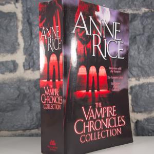 The Vampire Chronicles Collection- Interview with the Vampire, The Vampire Lestat, The Queen of the Damned (02)